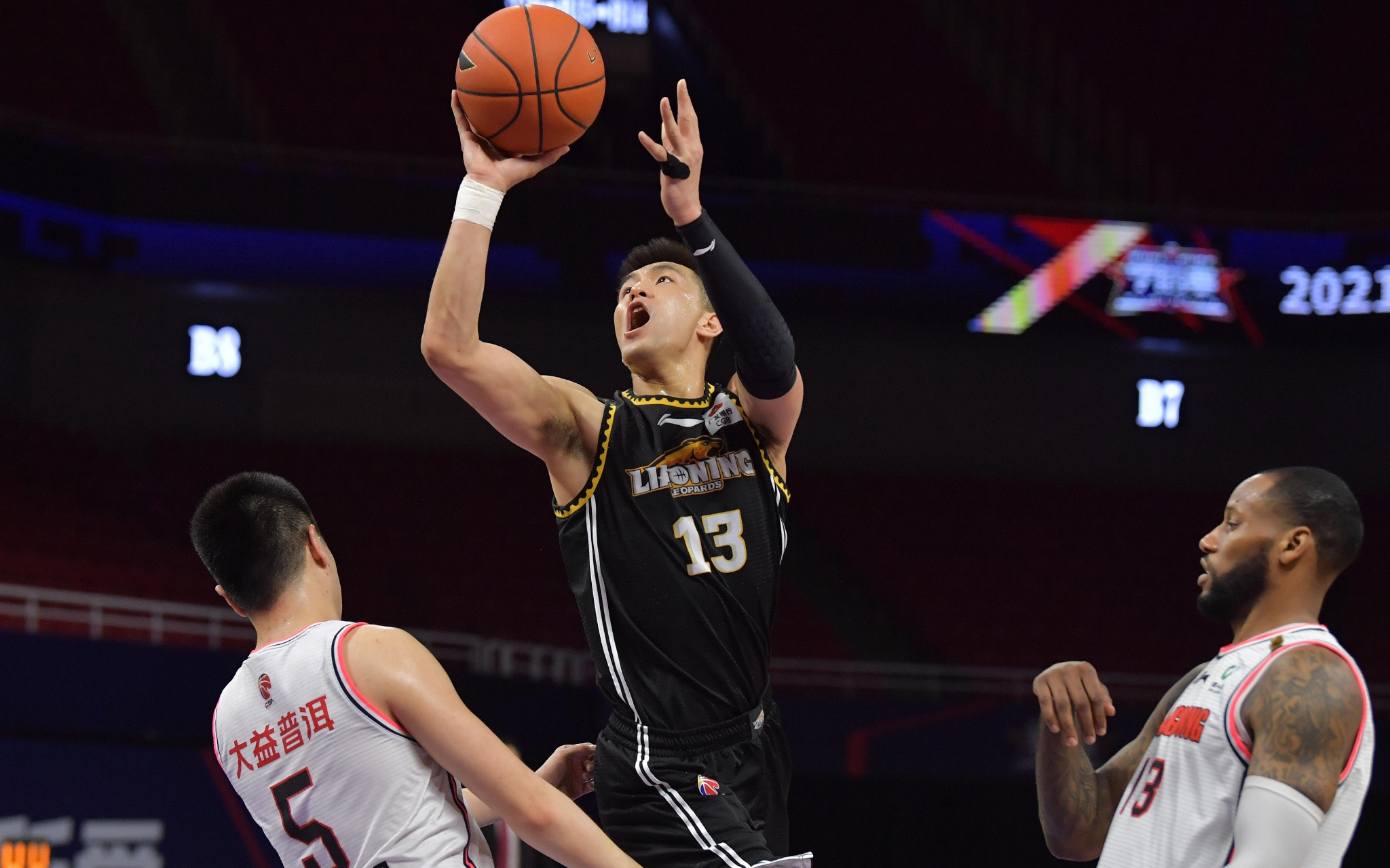 也凸显了他 也凸显了他